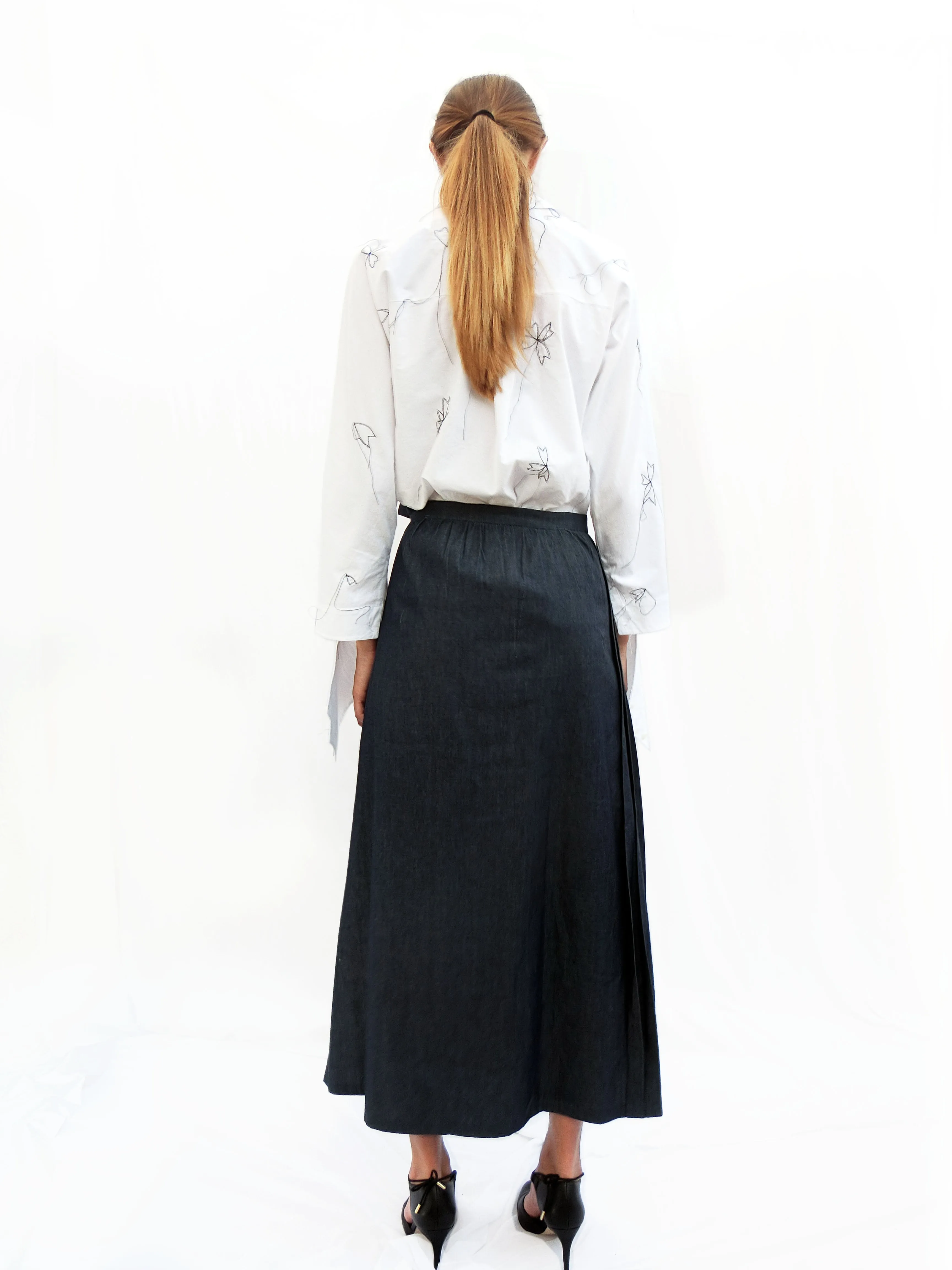 Oblique Pleated Light Denim Long Skirt /Navy / 100% Cotton